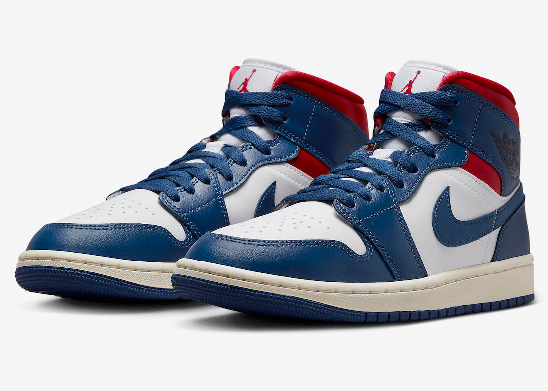 Air Jordan 1 Mid Surfaces em French Blue e Gym Red estará disponível em 2023