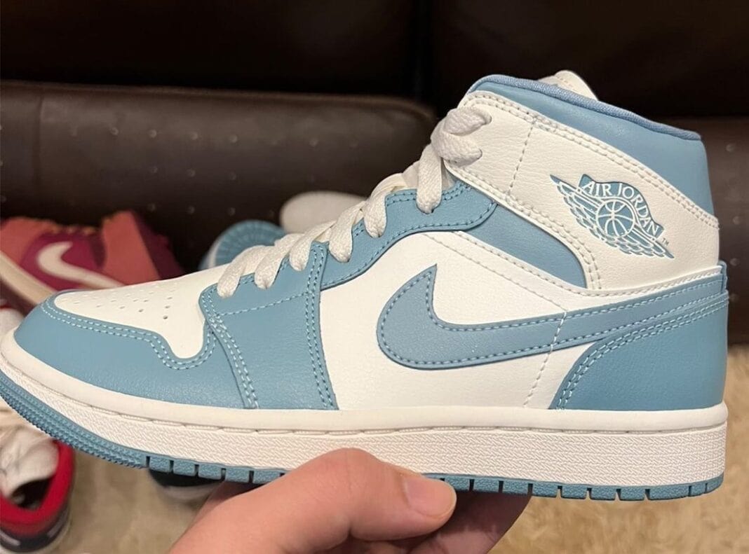 Air Jordan 1 Mid UNC