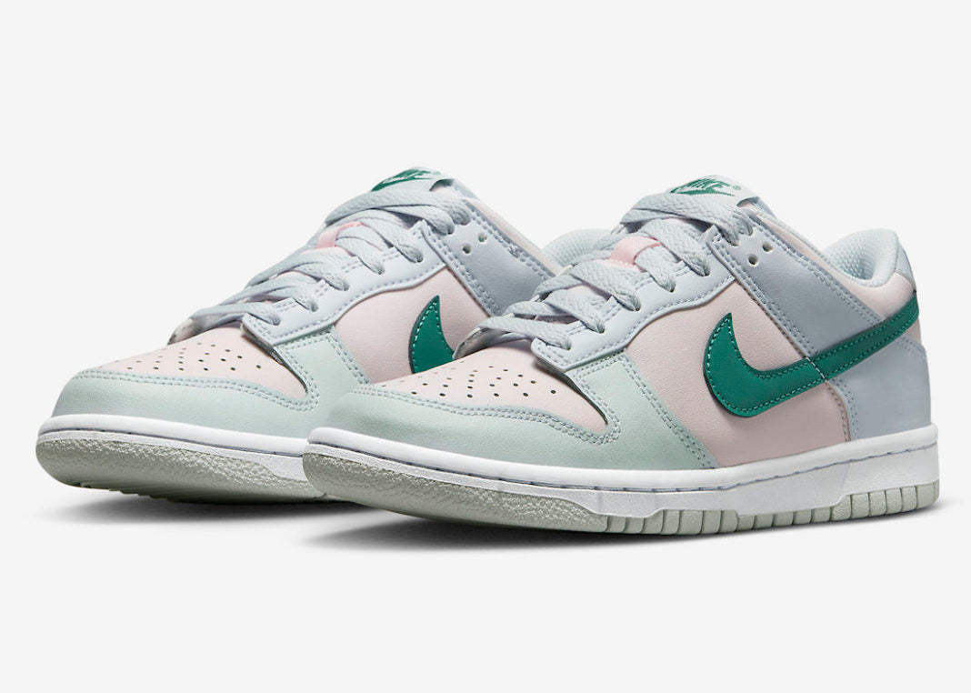 A Nike divulgou as fotos oficiais do Nike Dunk Low “Mineral Teal”