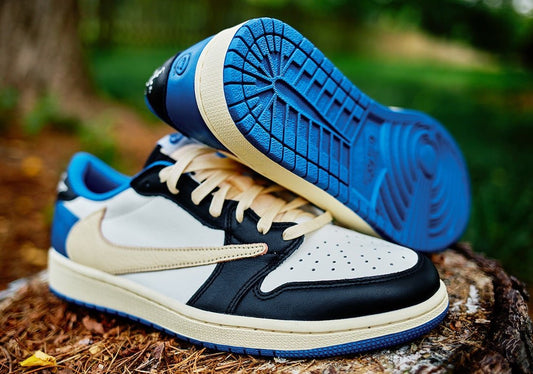 SNEAKER FEMININO NIKE AIR JORDAN 1 LOW TRAVIS SCOTT FRAGMENT AZUL PRETO E BRANCO